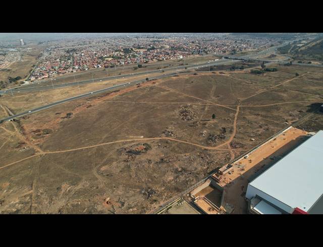 9,517M² VACANT LAND FOR SALE IN AEROTON